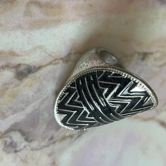 Zig Zag Ring - Picture 3 of 4